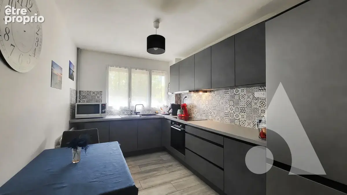 Herblay Sur Seine - Appartement 5 pièces  de 96m²  avec balcon, caves, parking et box - photo 4