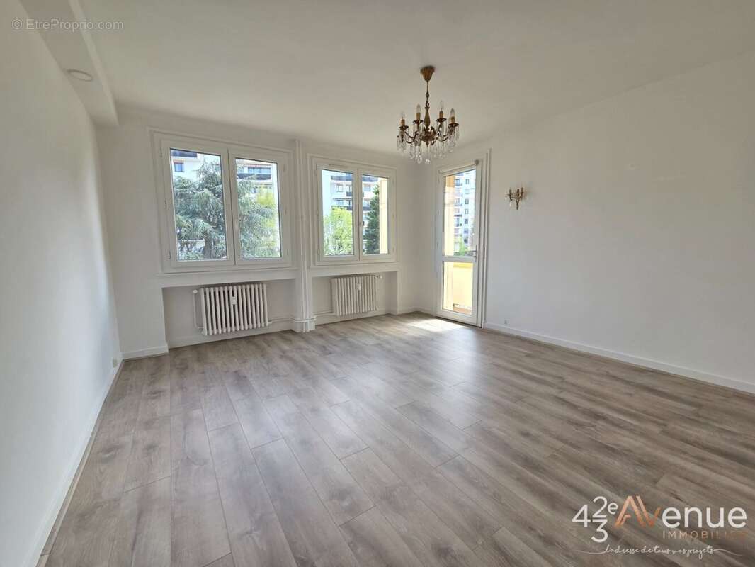 Appartement à SAINT-ETIENNE