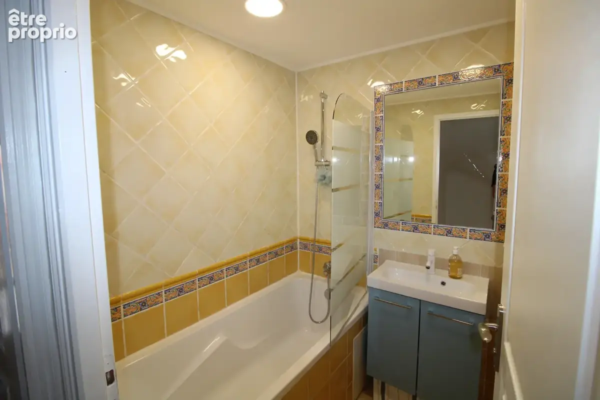Allauch vieux village - Maison rénovée 102 m2 - 3 chambres + bureau ou dressing - photo 13