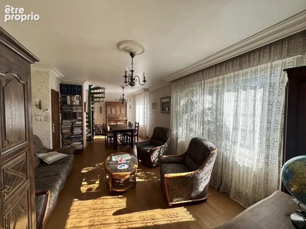 Maison à vendre 4 CHAMBRES, BEAU TERRAIN, AVRILLE (49), proche commerces et transports - photo 2