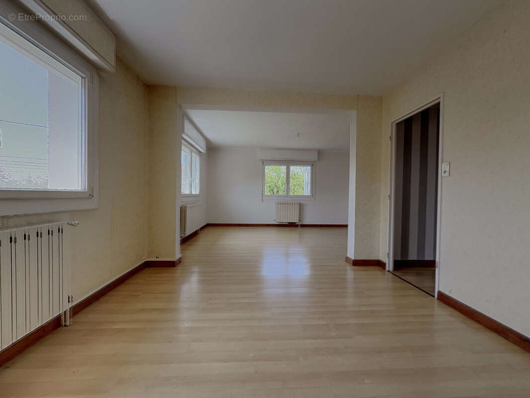 Maison à MONTECHEROUX