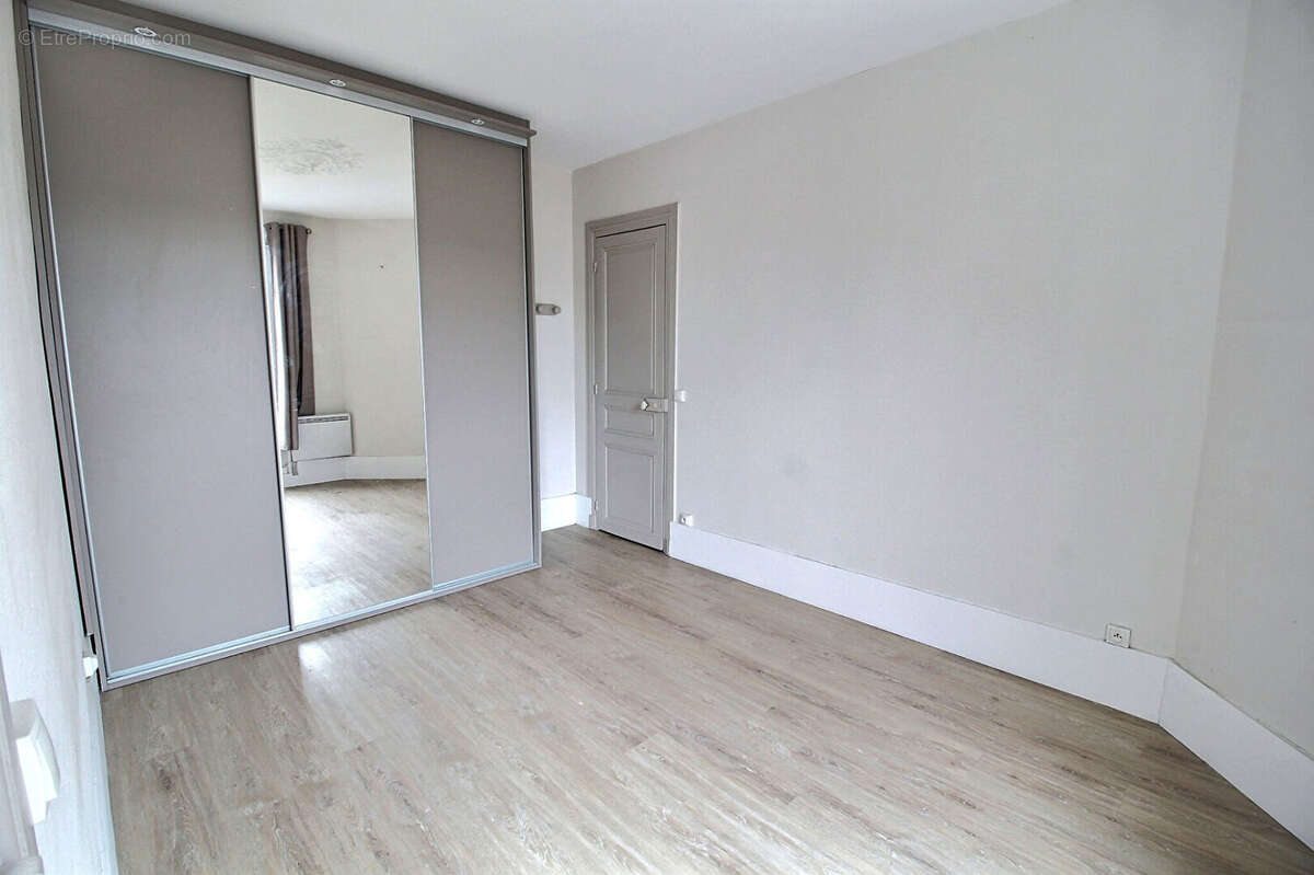 Appartement à LA GARENNE-COLOMBES