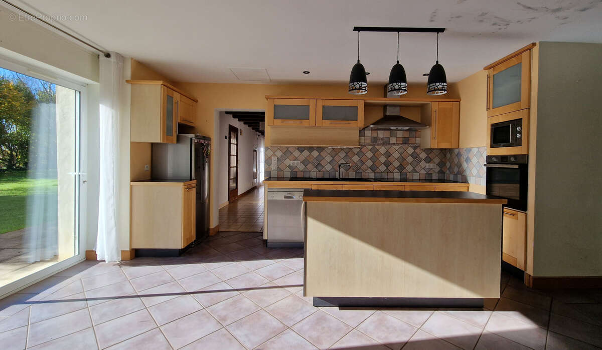 Maison à CELLE-LEVESCAULT