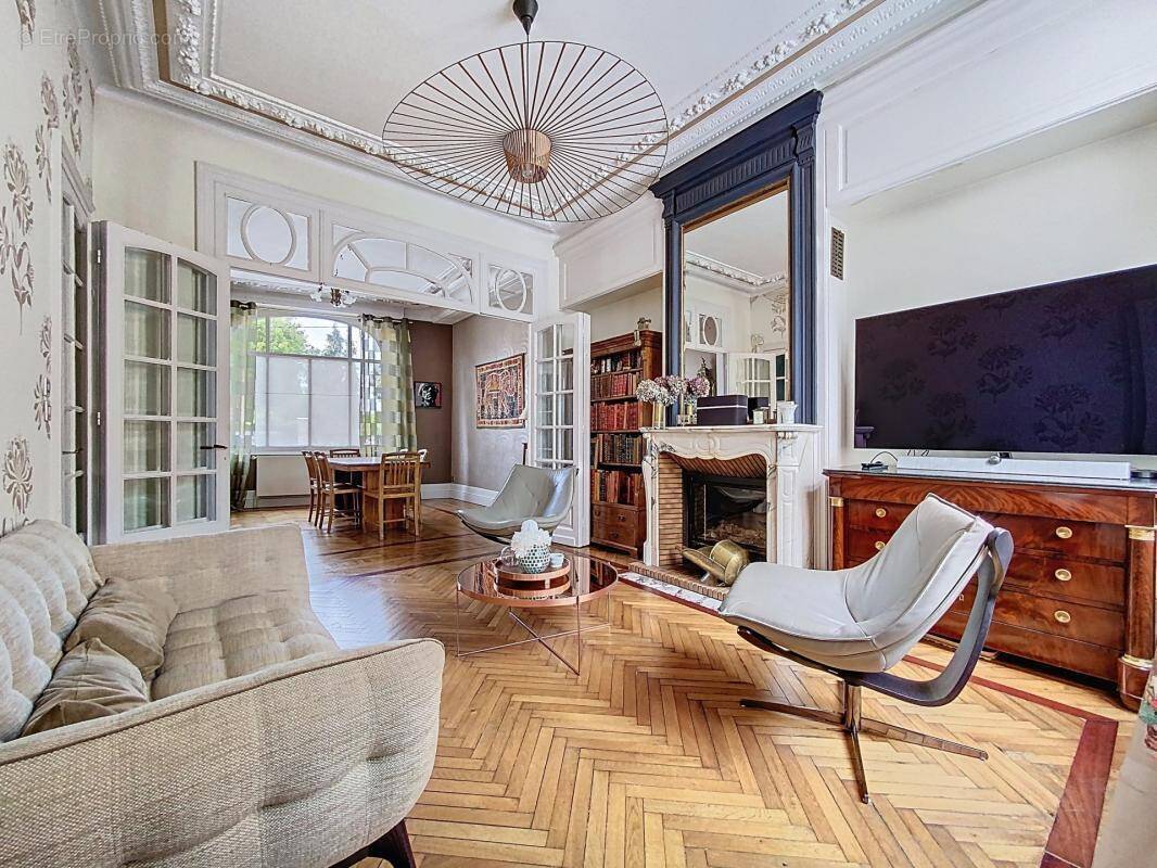 Maison à LA CHAPELLE-D'ARMENTIERES