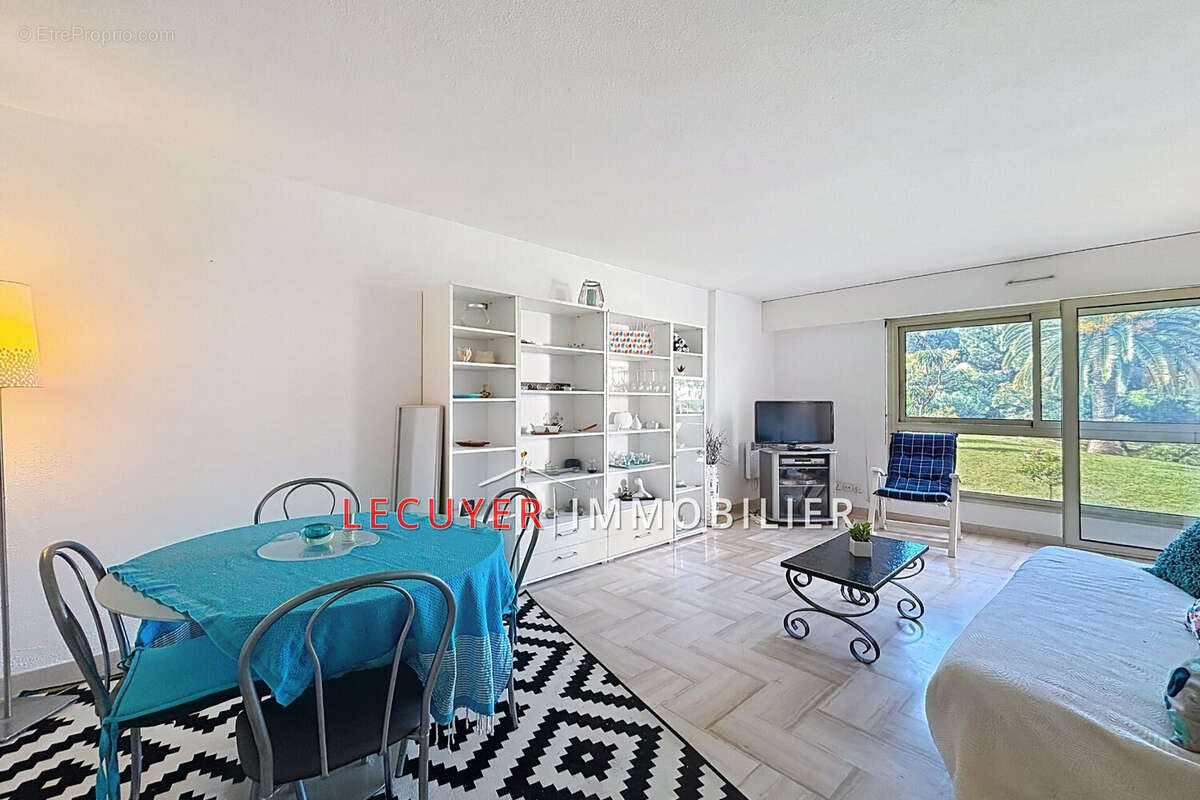 Appartement à VALLAURIS