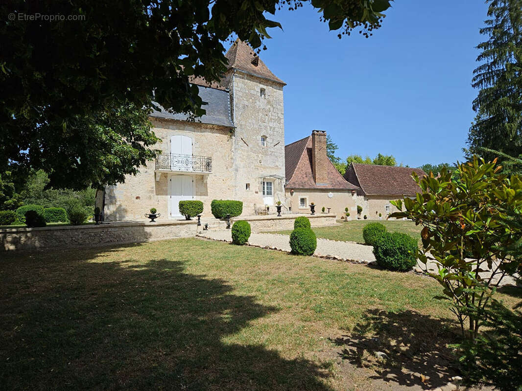 Château d'exception - Élégance Historique & Parc Majestueux - photo 2