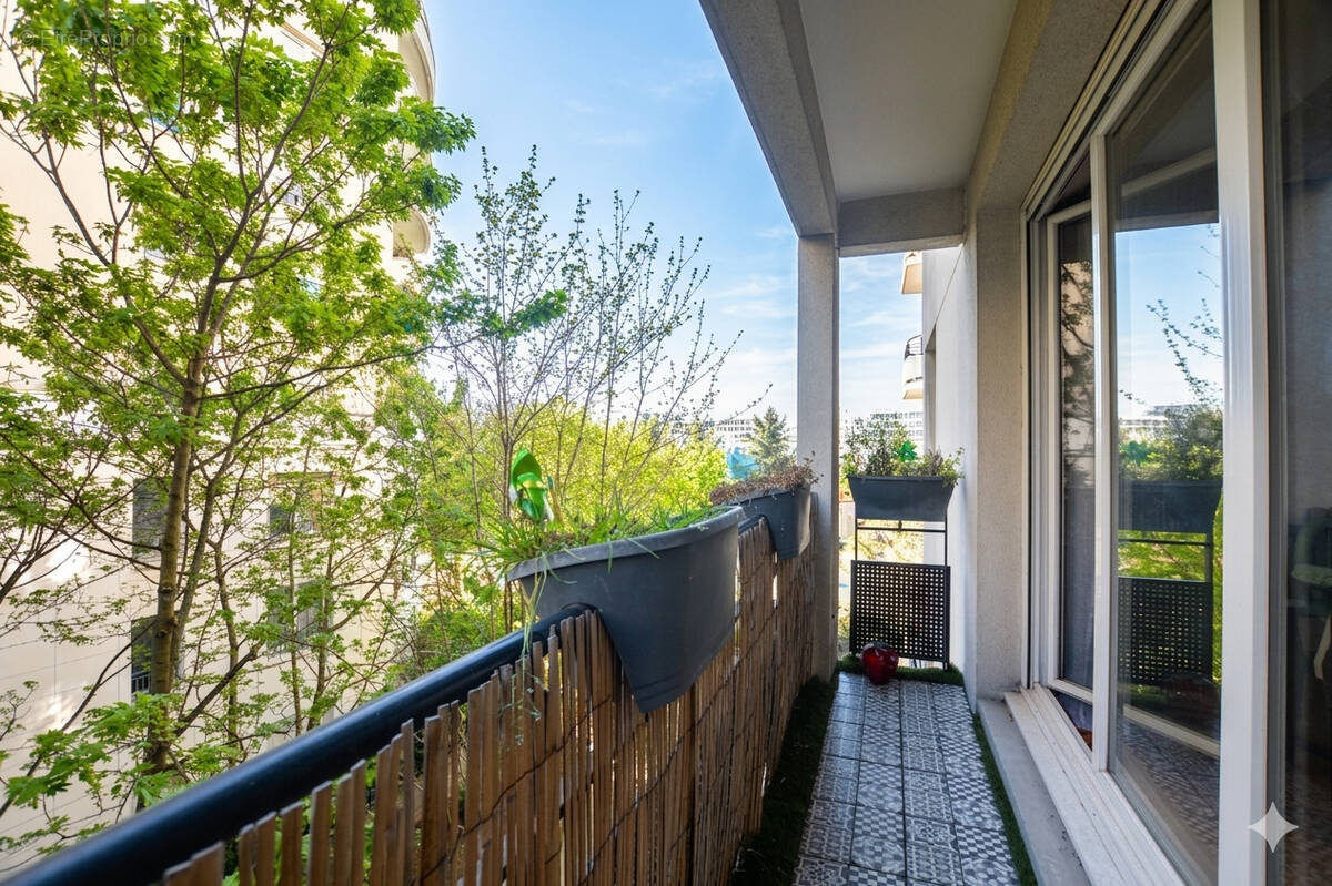 Appartement à COURBEVOIE