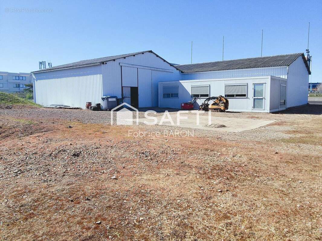 Photo 3 - Commerce à CHASSENEUIL-DU-POITOU