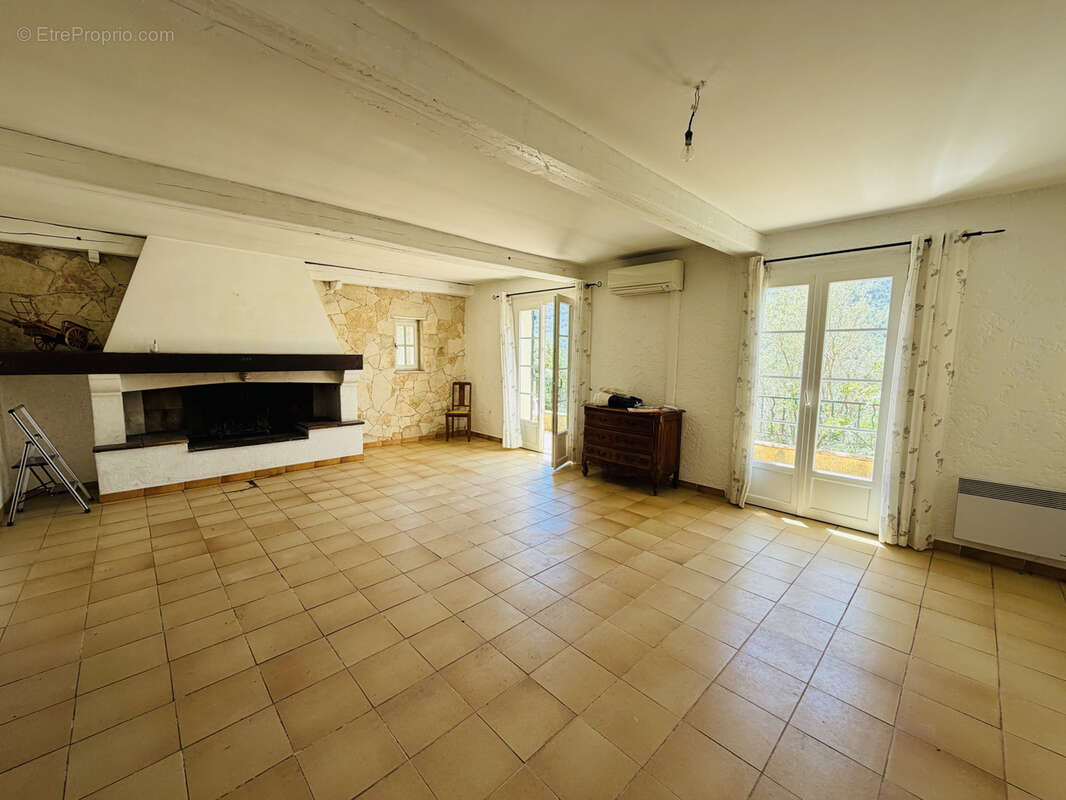 Maison à SOLLIES-TOUCAS