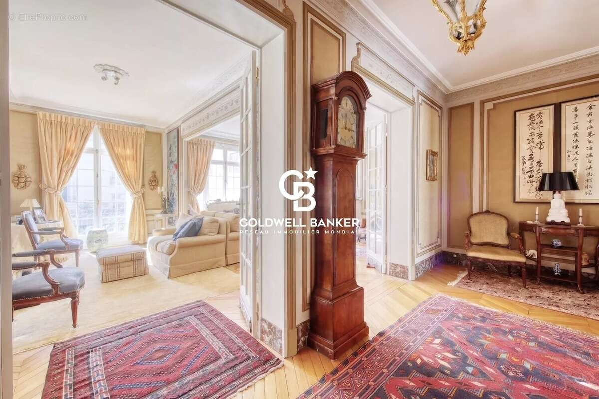 Appartement à PARIS-8E