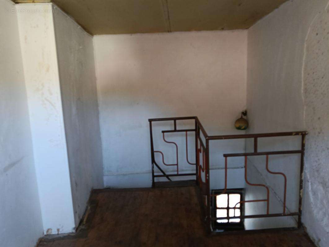 SOUS OFFRE ACCEPTEE - VIVIEZ - Maison 2/3 chambres, garage, jardin et caves - photo 14