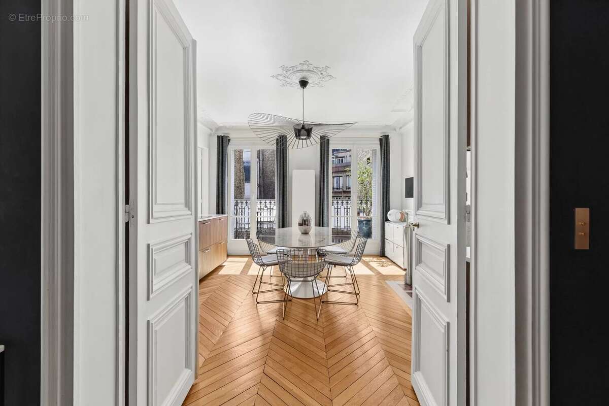 Appartement à PARIS-16E
