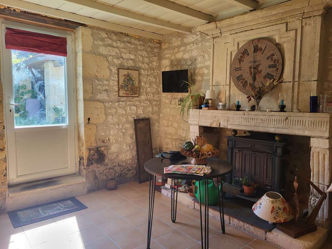 Maison à CHENAC-SAINT-SEURIN-D'UZET