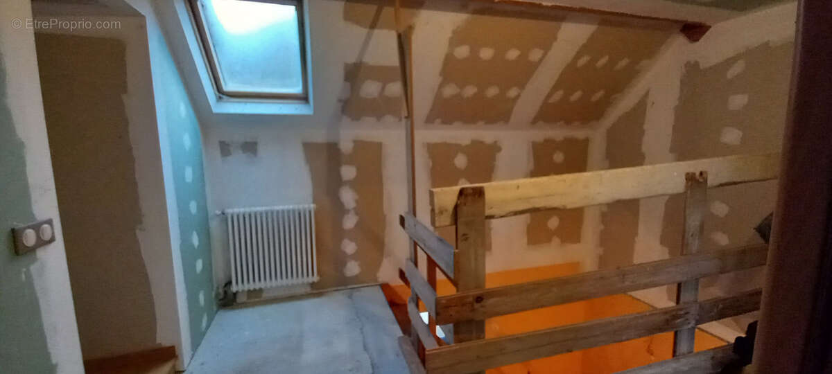 Maison à SAINT-PIERRE-BELLEVUE