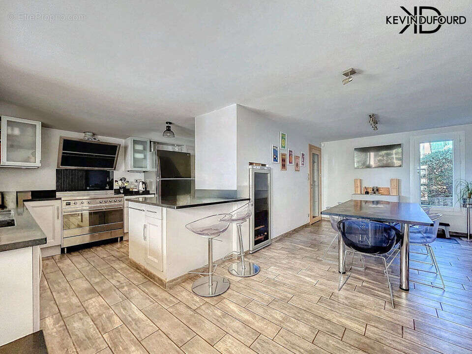 Maison à SAINT-ETIENNE-DE-FONTBELLON