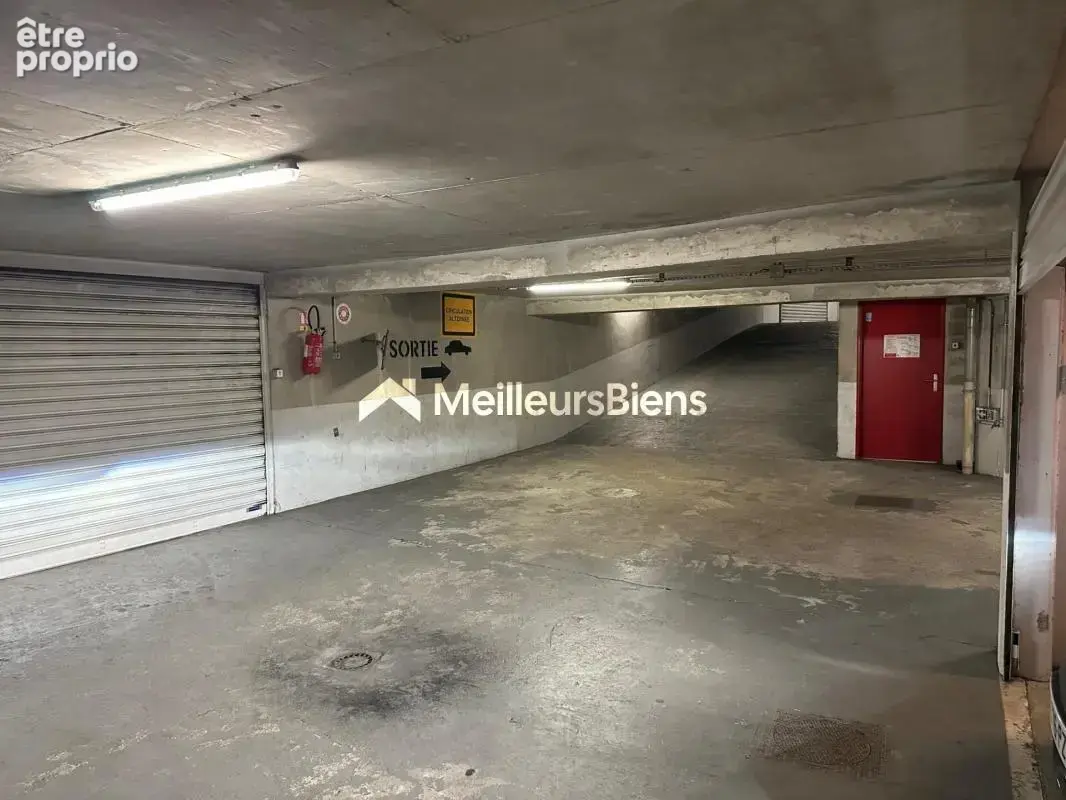 Double box ferme  dans copropriete securisee rue de la belle feuille - photo 7