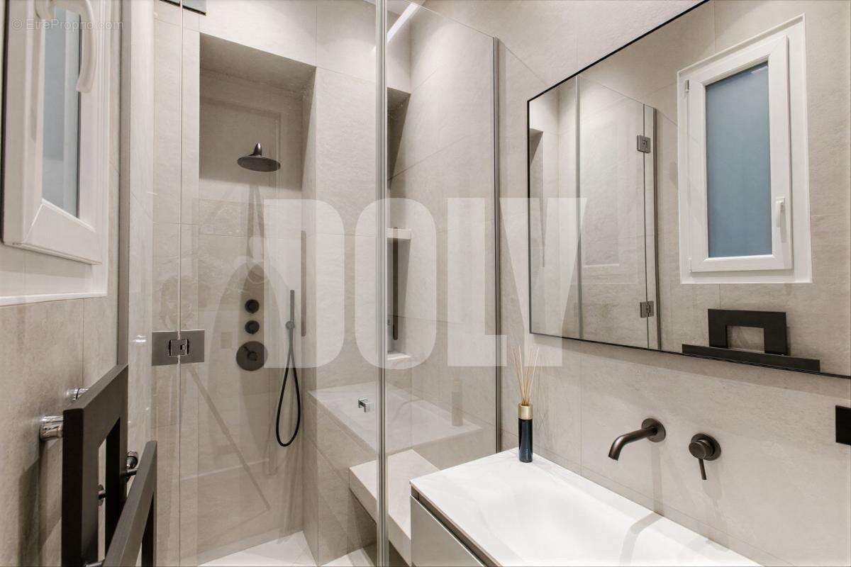 Appartement à PARIS-8E