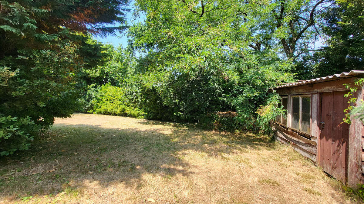 Maison à vendre à Le Palais : cadre idyllique, charme authentique et potentiel à saisir - photo 11