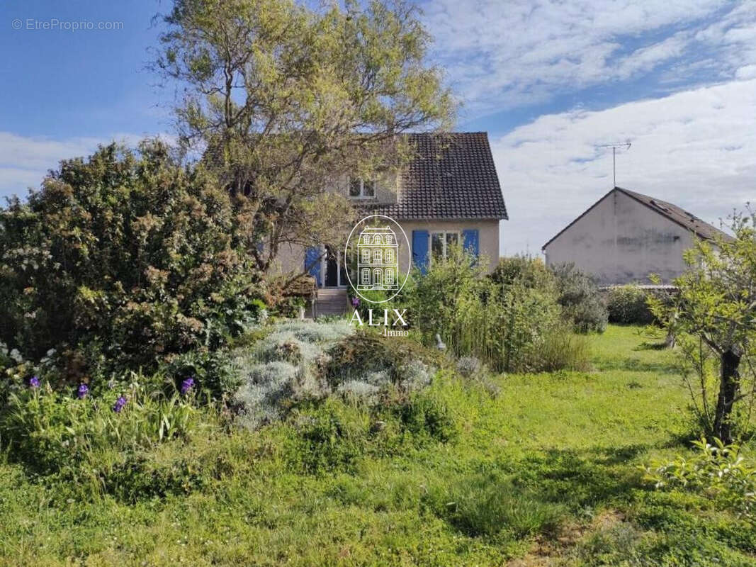 Maison à MARBOUE