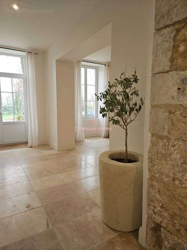 Maison à SAINT-CHRISTOPHE-SUR-ROC