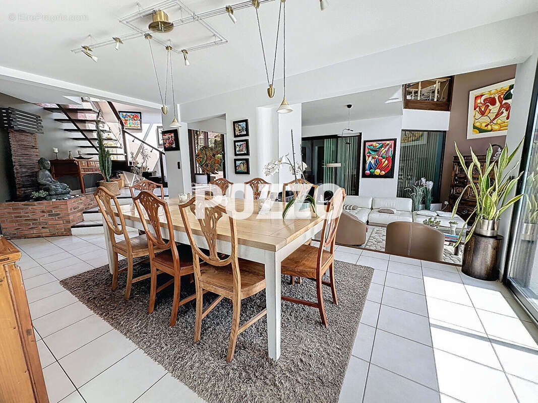 A Vendre - AVRANCHES - Maison 7 pièce(s) 300 m² - Parc paysager - Piscine - Garage - photo 11