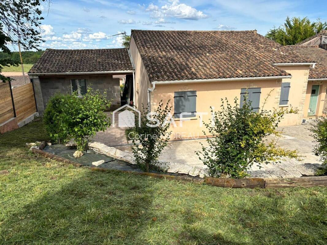Photo 1 - Maison à ROULLET-SAINT-ESTEPHE