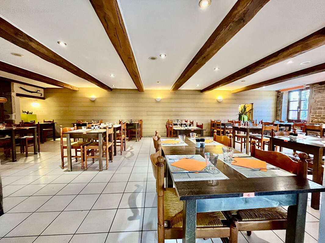 Commerce à PONT-DE-VAUX