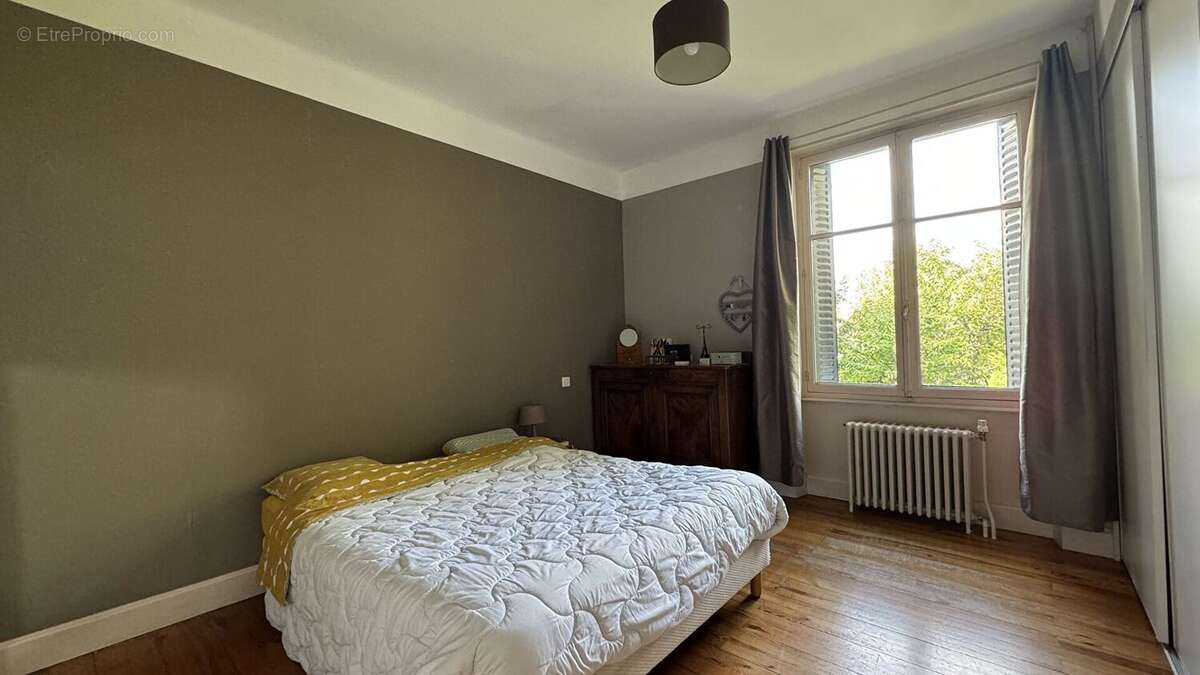 Maison familiale de 150 m² avec piscine et grand terrain, sans vis-à -vis à  Puy-Guillaume - photo 4