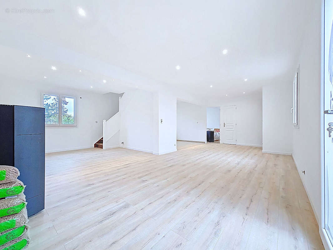 Maison à FRANQUEVILLE-SAINT-PIERRE