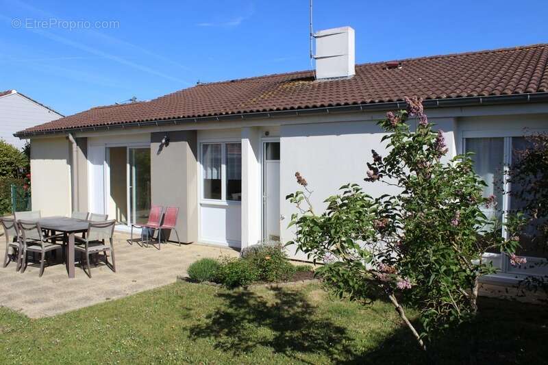 Maison à SAINT-MACAIRE-EN-MAUGES