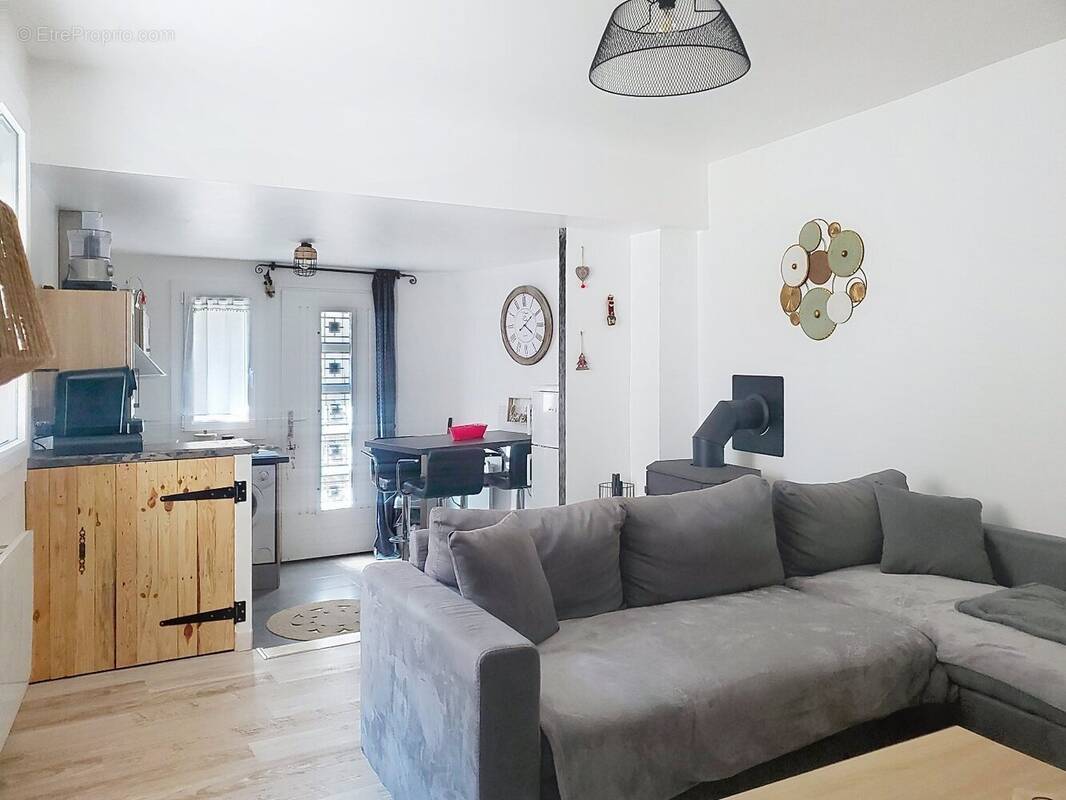 Maison à SAINT-GENIES-DE-VARENSAL