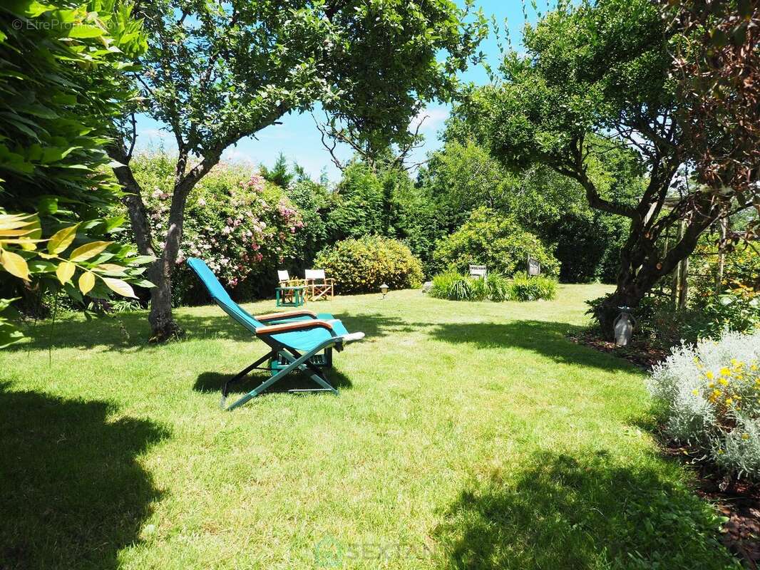 Grande demeure 17ème siècle 9 chambres avec jardin bucolique abrité des regards - photo 4