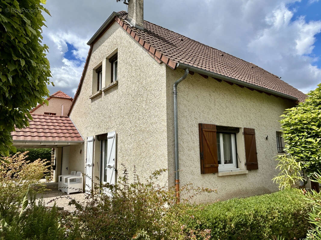 Maison à SAINT-PANTALEON-DE-LARCHE