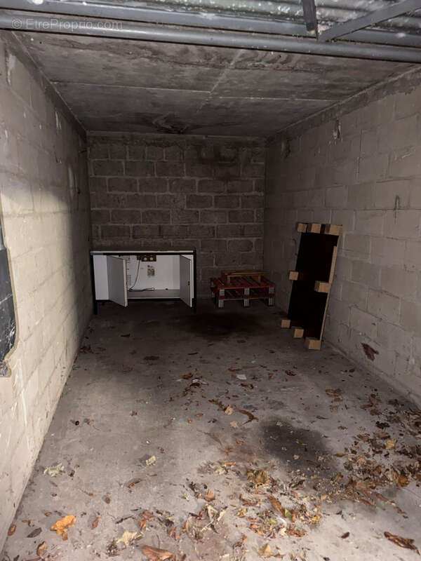 Parking à ROMAINVILLE