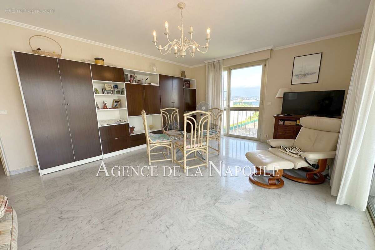 Appartement à MANDELIEU-LA-NAPOULE