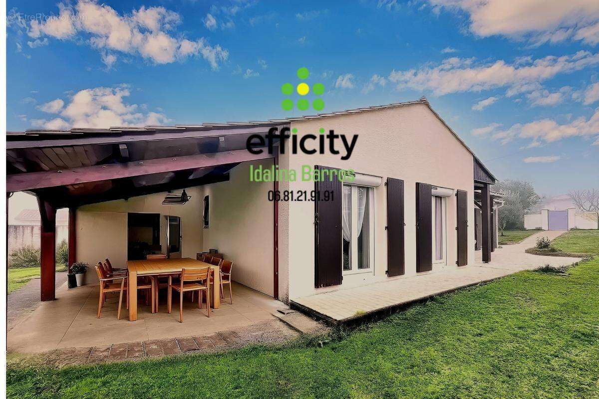 Maison à ROULLET-SAINT-ESTEPHE