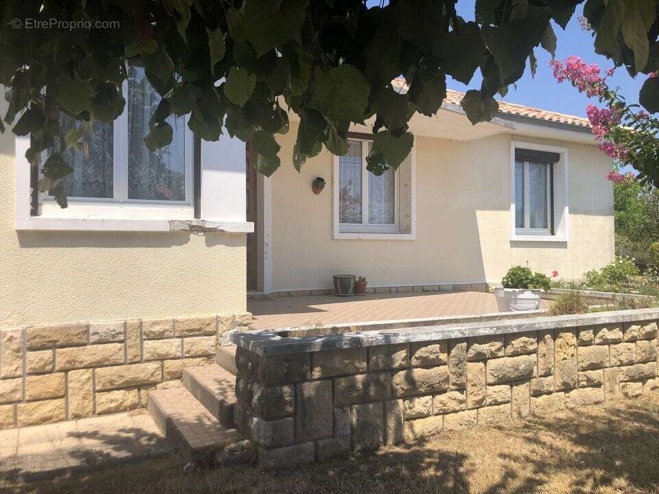 MAISON T4 PAUILLAC JARDIN CALME PROXIMITE COMMERCES ET