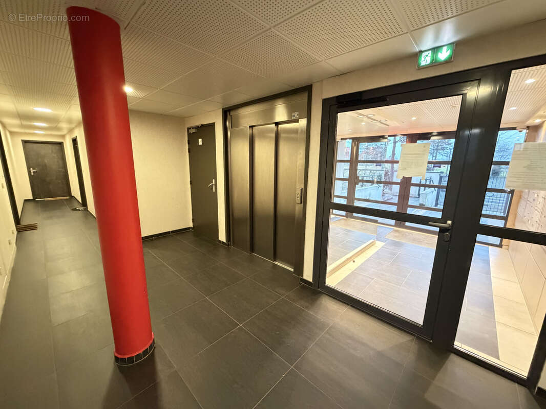 Appartement à AVRILLE