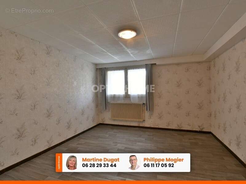 Maison à CREUZIER-LE-VIEUX