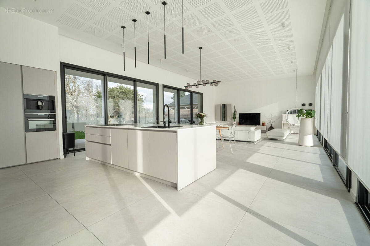 Maison à MONTREUIL-JUIGNE