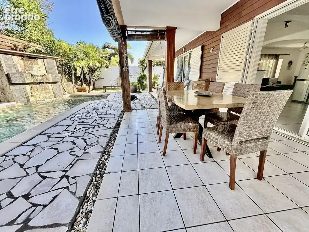 Maison 5 pièces 154 m² à vendre à Saint-Pierre (97410) - photo 2