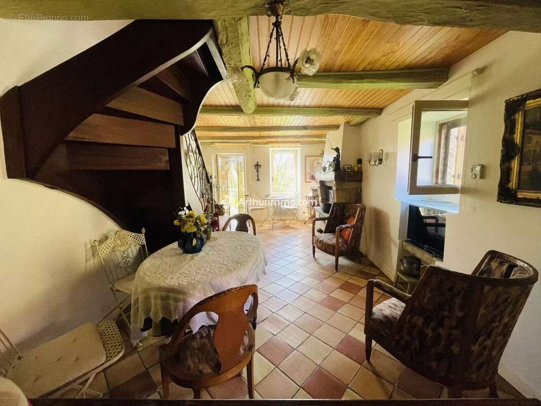 Maison à SAINT-GEORGES-DE-LUZENCON