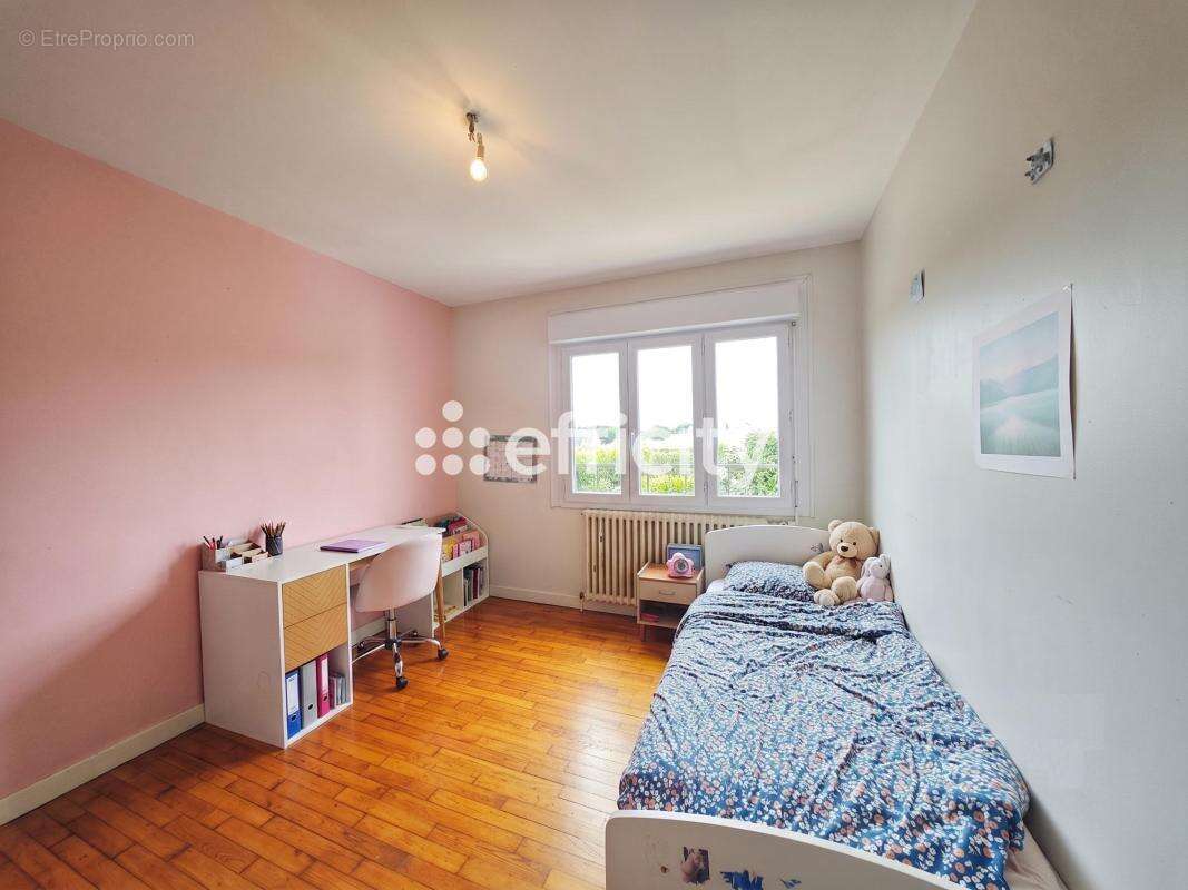 Maison 140 m² à Ergue-Gaberic  - photo 6