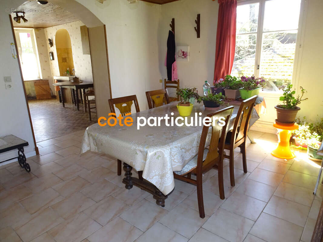 Maison à SAINT-HILAIRE-EN-LIGNIERES