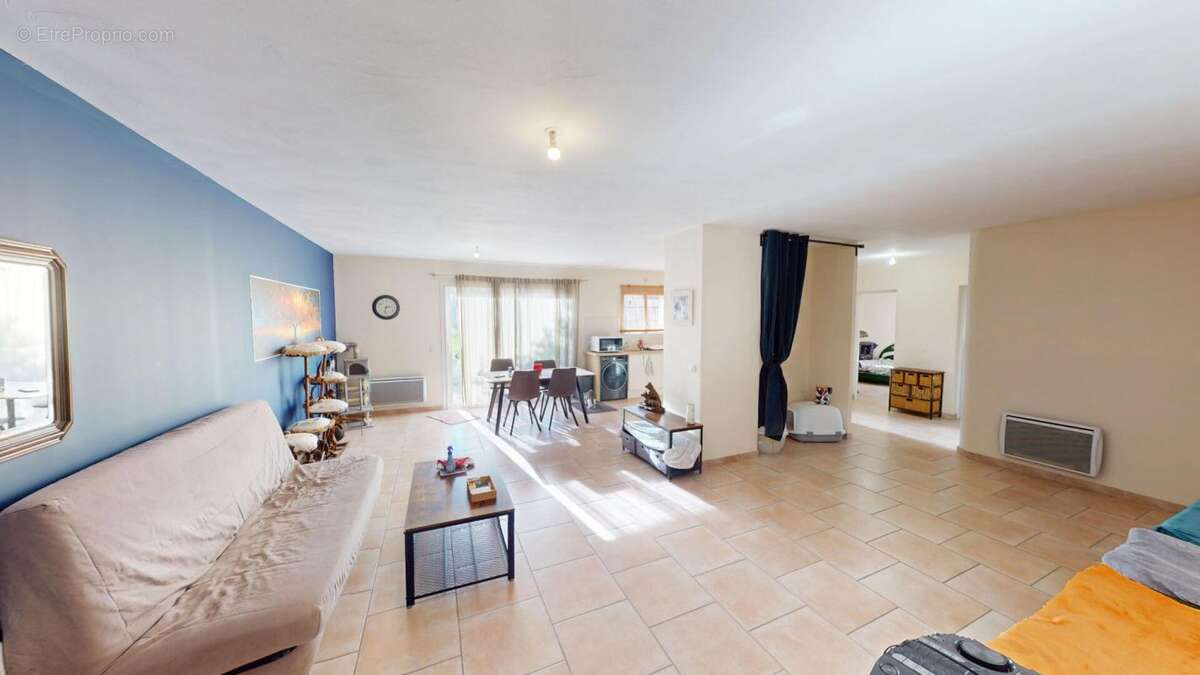 Maison à LE MUY