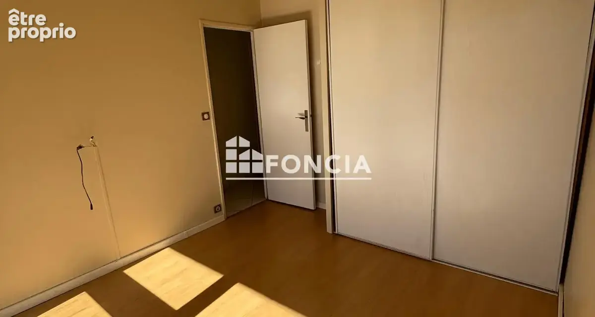 3 pièces au premier étage sans ascenseur avec grand balcon filant, parking extérieur et cave, dans résidence arborée, sécurisée - photo 15