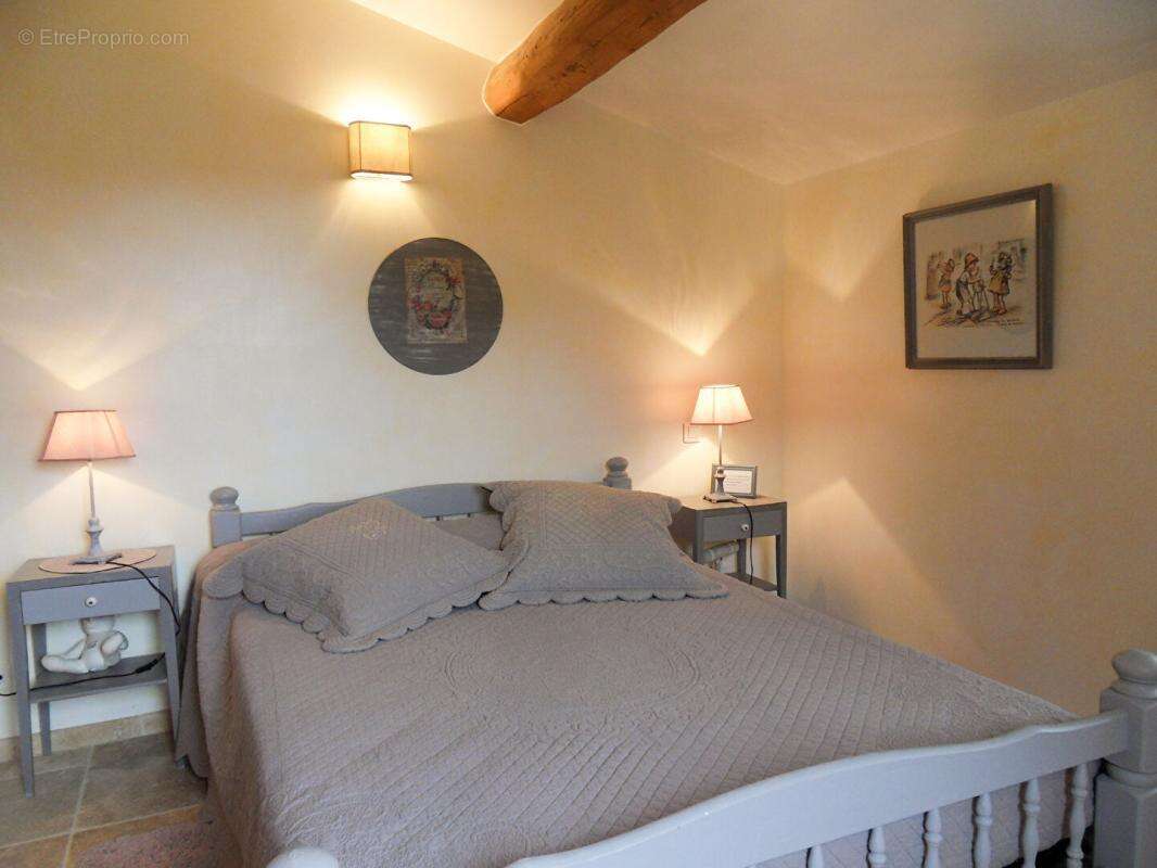 Bâtisse Provençale  10 pièce(s)  de 243,07 m2 - photo 15