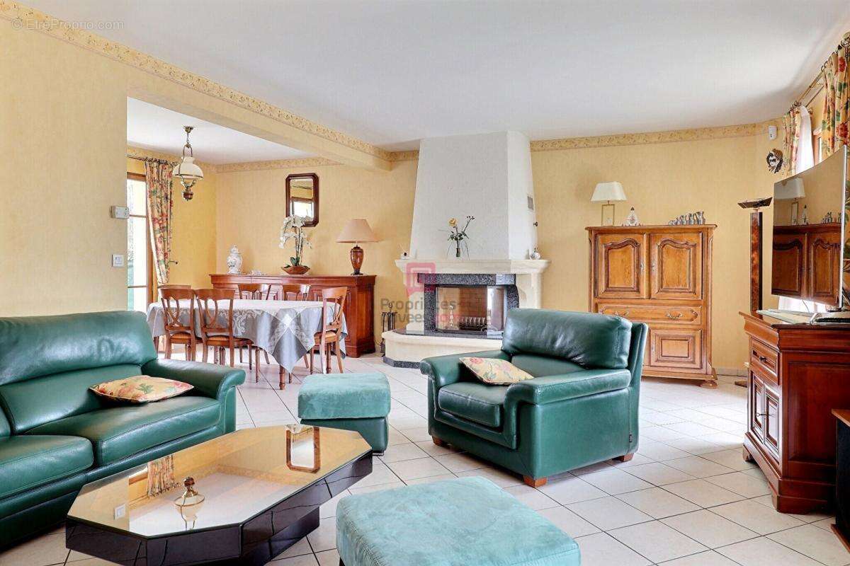 Maison à SAINTE-GENEVIEVE-DES-BOIS