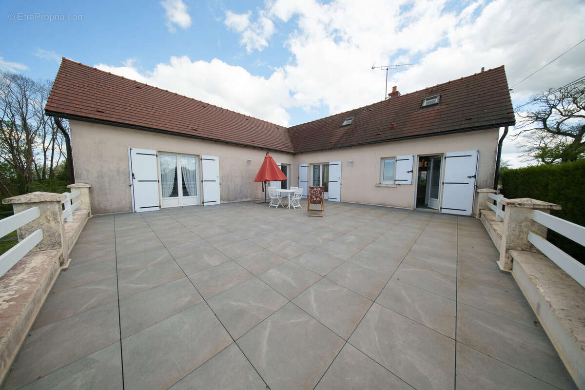 Maison 4 pièces 160 m² à vendre à Tronget (03240) - photo 9
