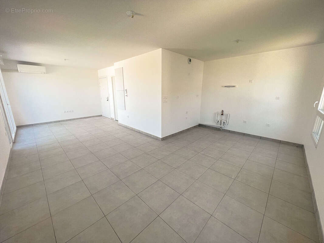 Appartement à PINS-JUSTARET